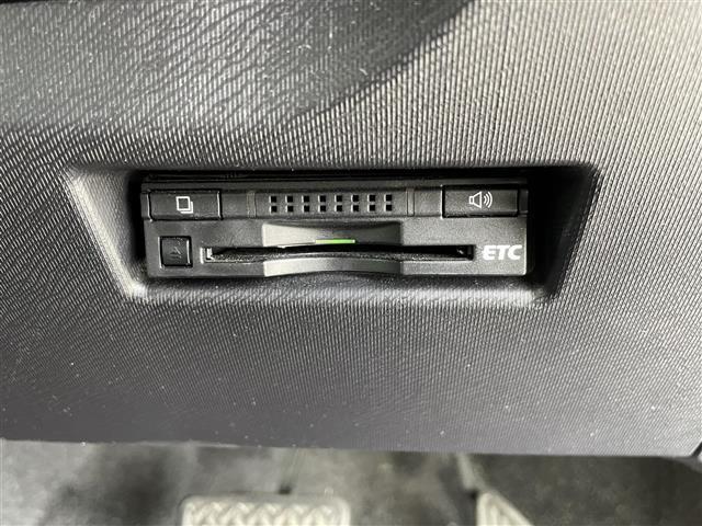 S 純正メモリナビ バックカメラ ビルトインETC スマートキー ステアリングスイッチ オートライト 横滑り防止 新車保証書 取扱説明書 スペアキー(8枚目)