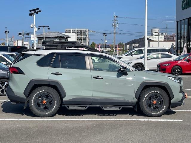 ＲＡＶ４ アドベンチャー　純正ディスプレイオーディオ／全方位カメラ／合皮レザーシート／パワーシート／シートヒーター／エアーシート／衝突軽減／レーダークルーズ／ドラレコ前後／ハンドルヒーター／キャリアー／ＴＲＤ／社外ライト付き（12枚目）