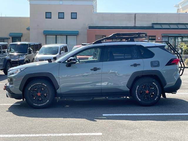 ＲＡＶ４ アドベンチャー　純正ディスプレイオーディオ／全方位カメラ／合皮レザーシート／パワーシート／シートヒーター／エアーシート／衝突軽減／レーダークルーズ／ドラレコ前後／ハンドルヒーター／キャリアー／ＴＲＤ／社外ライト付き（13枚目）