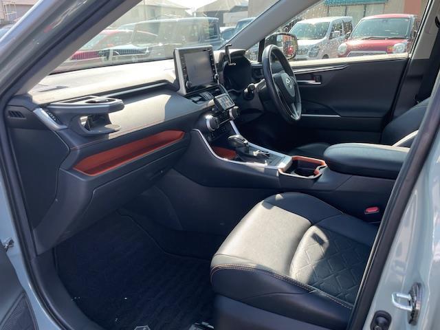 ＲＡＶ４ アドベンチャー　純正ディスプレイオーディオ／全方位カメラ／合皮レザーシート／パワーシート／シートヒーター／エアーシート／衝突軽減／レーダークルーズ／ドラレコ前後／ハンドルヒーター／キャリアー／ＴＲＤ／社外ライト付き（17枚目）