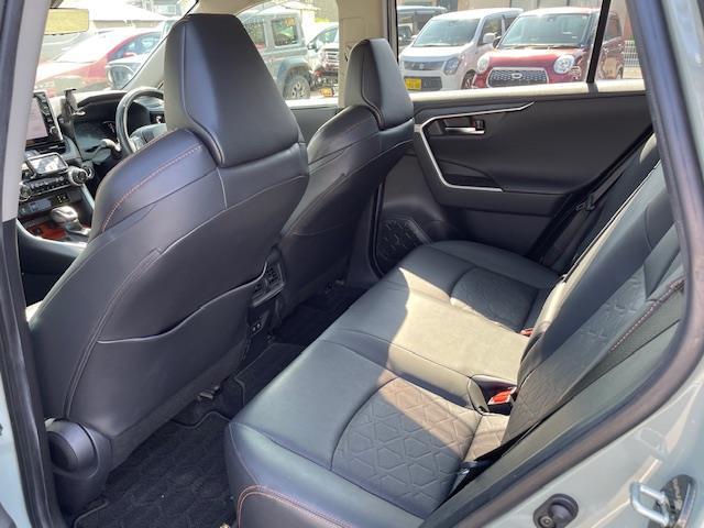 ＲＡＶ４ アドベンチャー　純正ディスプレイオーディオ／全方位カメラ／合皮レザーシート／パワーシート／シートヒーター／エアーシート／衝突軽減／レーダークルーズ／ドラレコ前後／ハンドルヒーター／キャリアー／ＴＲＤ／社外ライト付き（21枚目）