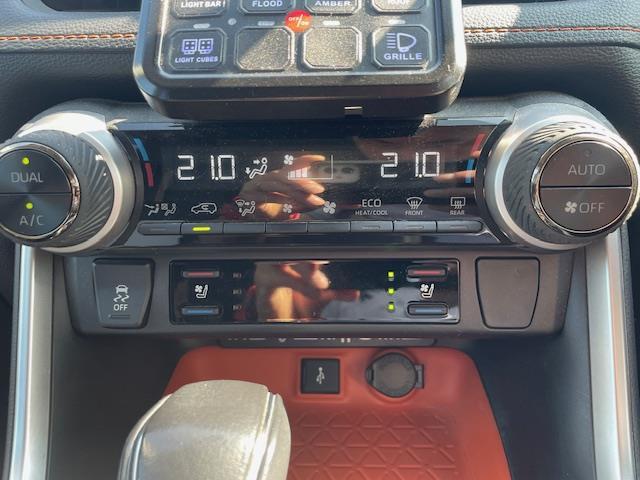 ＲＡＶ４ アドベンチャー　純正ディスプレイオーディオ／全方位カメラ／合皮レザーシート／パワーシート／シートヒーター／エアーシート／衝突軽減／レーダークルーズ／ドラレコ前後／ハンドルヒーター／キャリアー／ＴＲＤ／社外ライト付き（23枚目）
