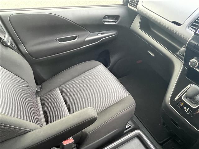 セレナ e-パワー ハイウェイスターV ワンオーナー パナソニック10インチナビ フリップダウンモニター アラウンドビューモニター 前席シートヒーター ステアリングヒーター エマージェンシーブレーキ レーンキープアシスト BSM(36枚目)