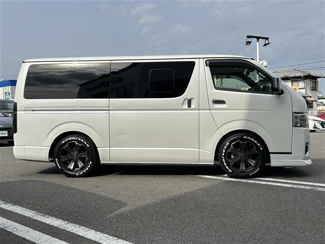 ハイエースバン ワンオーナー/社外フルエアロ/社外17インチアルミ/社外LEDテールランプ/パノラミックビューモニター/デジタルインナーミラー/ウッドコンビステアリング/社外メモリーナビ(BT/DVD/フルセグ)(9枚目)