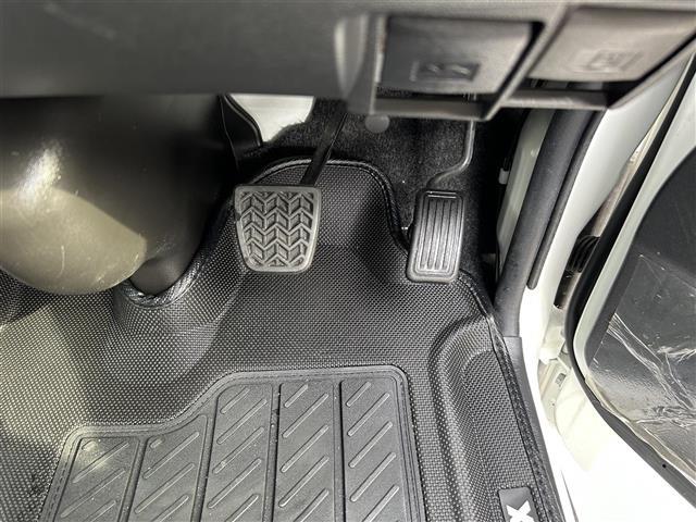 ハイエースバン ワンオーナー/社外フルエアロ/社外17インチアルミ/社外LEDテールランプ/パノラミックビューモニター/デジタルインナーミラー/ウッドコンビステアリング/社外メモリーナビ(BT/DVD/フルセグ)(38枚目)