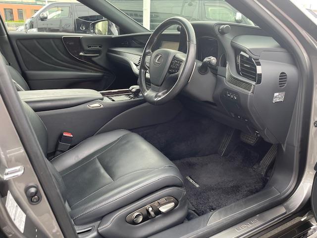 LS LS500h Iパッケージ 純正ナビ/CD/DVD/BT/USB/フルセグ/全方位/黒レザーシート/パワーシート/メモリーシート/シートヒーター/エアーシート/ステアリングヒーター/BSM/デジタルインナー/レーダークルーズ(15枚目)