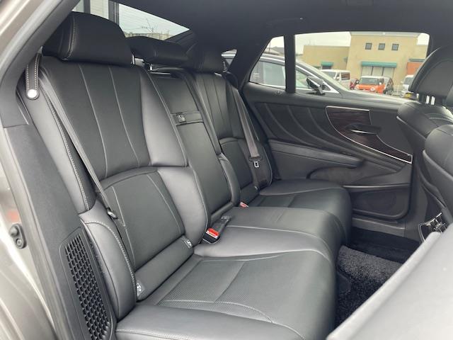 LS LS500h Iパッケージ 純正ナビ/CD/DVD/BT/USB/フルセグ/全方位/黒レザーシート/パワーシート/メモリーシート/シートヒーター/エアーシート/ステアリングヒーター/BSM/デジタルインナー/レーダークルーズ(18枚目)
