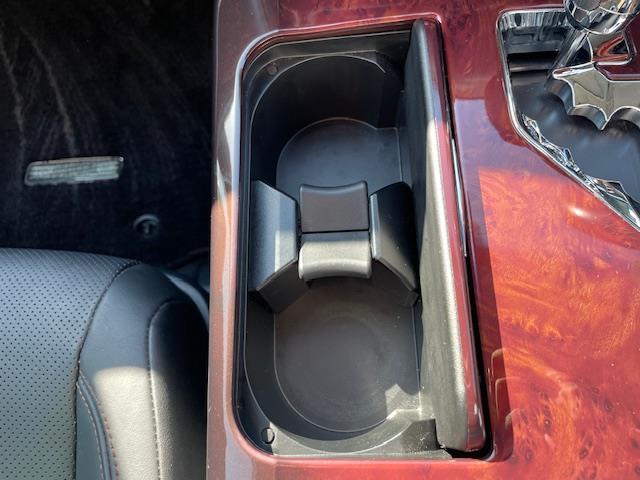 クラウンマジェスタ Fバージョン 純正ナビ/CD/DVD/BT/BL/フルセグ/バックカメラ/黒レザーシート/トヨタセーフティ/BSM/レーダークルーズ/LED(27枚目)