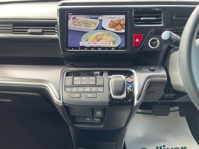 ステップワゴンスパーダ スパーダハイブリッドG・EXホンダセンシングブラスタ 純正9インチナビ/CD/DVD/BT/HDMI/フルセグ/バックカメラ/ハーフレザーシート/シートヒーター/ホンダセンシング/レーダークルーズ/両側パワスラ/シーケンシャル(3枚目)