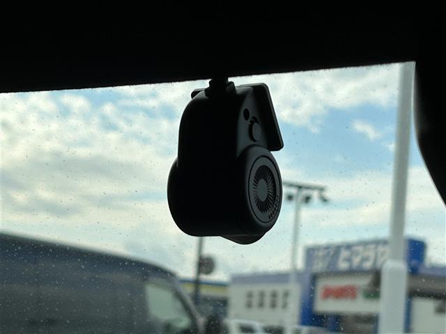 タント カスタムＲＳ　純正ナビ（ＡＭ／ＦＭ／フルセグ／ＢＴ／ＳＤ／ＨＤＭＩ）／パノラマモニター／レーダークルーズコントロール／ドライブレコーダー前方／ＥＴＣ／シートヒーター前席／両側パワースライドドア／スマートアシスト（6枚目）