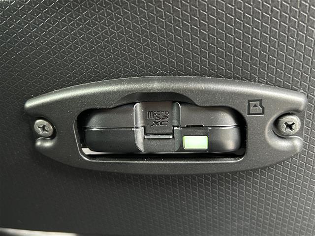 タント カスタムＲＳ　純正ナビ（ＡＭ／ＦＭ／フルセグ／ＢＴ／ＳＤ／ＨＤＭＩ）／パノラマモニター／レーダークルーズコントロール／ドライブレコーダー前方／ＥＴＣ／シートヒーター前席／両側パワースライドドア／スマートアシスト（7枚目）