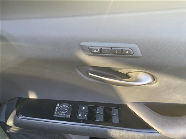 UX UX250h バージョンC レクサスセーフティシステム 純正ナビ 合皮レザーシート 前席パワーシート 前席シートヒーター ドライブレコーダー ETC2.0 バックカメラ レーダークルーズコントロール スペアキー(9枚目)