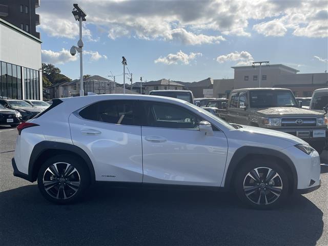 UX UX250h バージョンC パノラミックビューモニター ブラインドスポットモニター 合皮レザーシート 前席パワーシート 前席シートヒーター ドライブレコーダー 純正ナビ LEDヘッドライト オートライト ハンドルヒーター(20枚目)