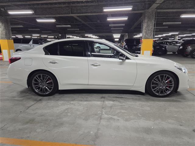 スカイライン 400R ワンオーナー サンルーフ BOSE 全方位カメラ 前後ドラレコ レーダークルコン エマブレ 車線維持 車間距離維持 ツインターボ LEDヘッドランプ 純正ナビ ビルトインETC 革シート スマートキー(13枚目)