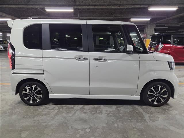 N-BOXカスタム G・Lホンダセンシング 禁煙車 バックカメラ アダプティブクルコン エマブレ 車線維持 誤発進抑制 LEDヘッドランプ 純正8型ナビ 片側パワスラ ビルトインETC 前席シートヒーター 純正14インチAW エンジンスイッチ(11枚目)