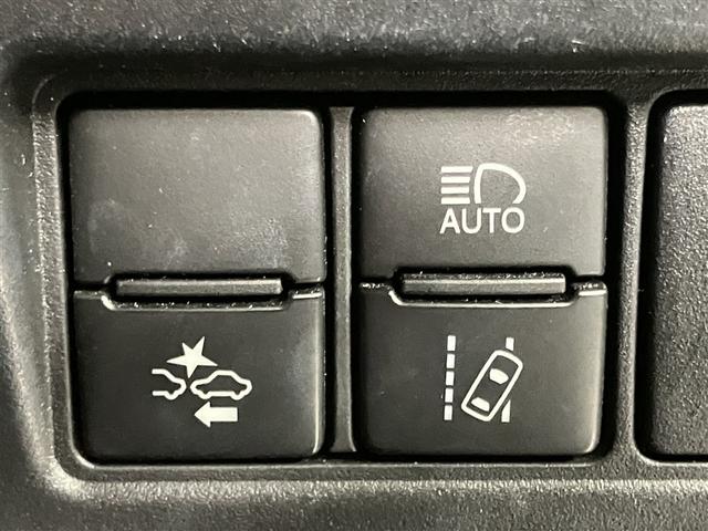 ヴォクシー ＺＳ　煌　地上デジタル　ＴＳＳ　両側パワードア　アイドリングストップ車　パワーウィンド　横滑防止　ＤＶＤ可　盗難防止装置　スマートエントリー　Ｂカメラ　ＡＵＸ　ＬＥＤヘッドライト　メモリーナビ　３列シート　ＡＷ（11枚目）