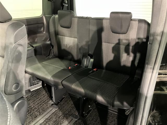 ヴォクシー ＺＳ　煌　地上デジタル　ＴＳＳ　両側パワードア　アイドリングストップ車　パワーウィンド　横滑防止　ＤＶＤ可　盗難防止装置　スマートエントリー　Ｂカメラ　ＡＵＸ　ＬＥＤヘッドライト　メモリーナビ　３列シート　ＡＷ（18枚目）