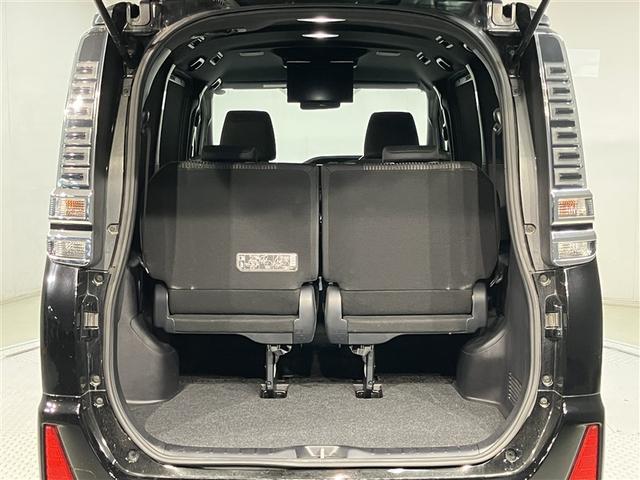 ヴォクシー ＺＳ　煌　地上デジタル　ＴＳＳ　両側パワードア　アイドリングストップ車　パワーウィンド　横滑防止　ＤＶＤ可　盗難防止装置　スマートエントリー　Ｂカメラ　ＡＵＸ　ＬＥＤヘッドライト　メモリーナビ　３列シート　ＡＷ（19枚目）