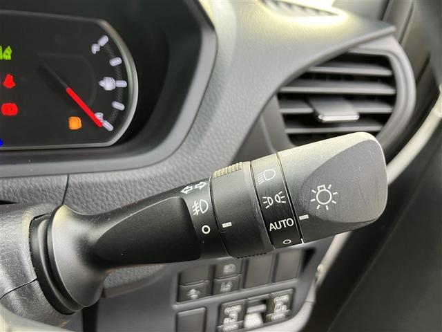 ヴォクシー ZS 両電動スライドドア 地デジ 盗難防止システム オートエアコン ダブルエアバッグ DVD再生可 ETC LEDヘッドライト キーレスエントリー メモリーナビ ナビTV AUX 3列シート 横滑り防止(9枚目)