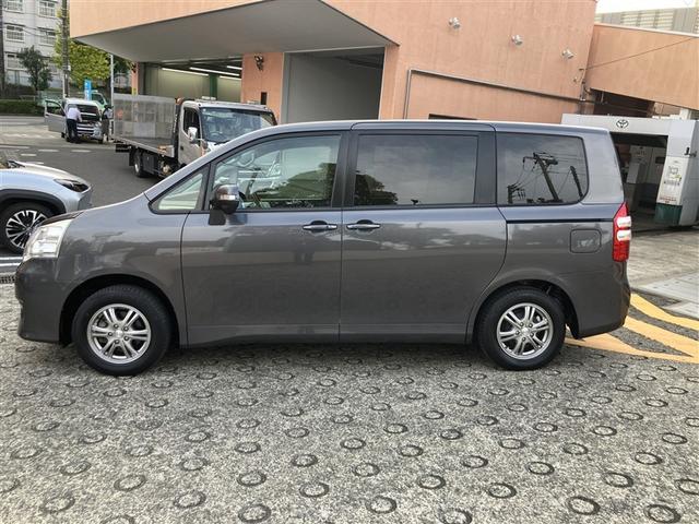 ノア X スペシャルエディション イモビライザー 両側自動ドア アルミホイール Bカメラ ウォークスルー ナビ&TV ワンオーナー ABS メモリーナビ 3列シート キーレス スマートエントリー ミュージックプレイヤー接続可 エアコン(3枚目)