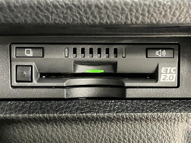 エスクァイア Gi プレミアムパッケージ ブラックテーラード 衝突軽減 盗難防止システム 3列 記録簿 スマキー DVD再生 LEDライト キーフリー オートクルーズコントロール アイドリングストップ 横滑り防止機能 エアバッグ オートエアコン ABS ETC(9枚目)