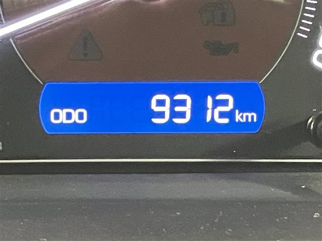 エスクァイア Gi プレミアムパッケージ ブラックテーラード 衝突軽減 盗難防止システム 3列 記録簿 スマキー DVD再生 LEDライト キーフリー オートクルーズコントロール アイドリングストップ 横滑り防止機能 エアバッグ オートエアコン ABS ETC(16枚目)