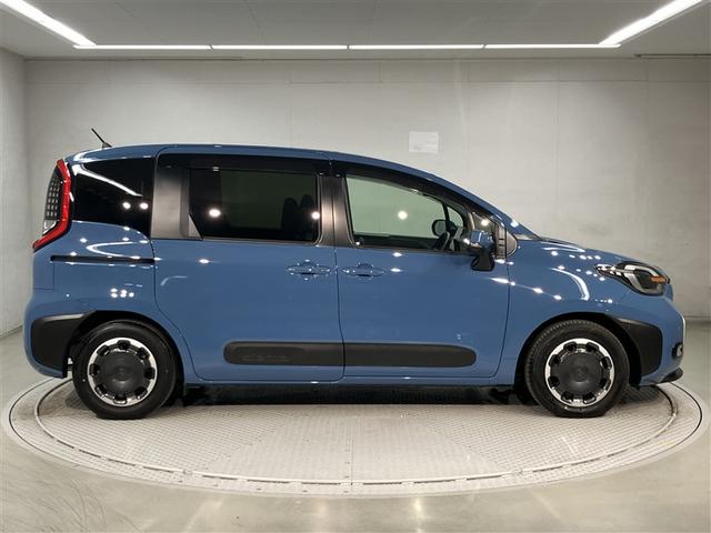 シエンタ ハイブリッドＺ　ＴＳＳ　ワンオーナ　エアバック　キーレスエントリー　ナビＴＶ　イモビライザー　整備記録簿　バックモニター　ＬＥＤヘッドライト　ＥＴＣ車載器　横滑り防止　スマートキー　オートエアコン　サイドエアバッグ（3枚目）