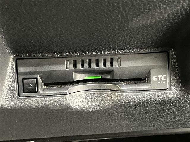 ヤリス ハイブリッドＸ　カーテンエアバッグ　イモビライザー　レンタカーアップ　スマートキー＆プッシュスタート　バックモニター　ワイヤレスキー　ＡＢＳ　ナビ　オートクルーズ　ミュージックプレイヤー接続可　Ｗエアバック　ＥＴＣ（8枚目）