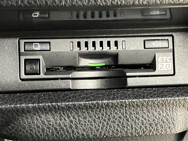 ノア ハイブリッドＳｉ　ダブルバイビーＩＩ　Ｂカメラ　横滑り防止装置　記録簿有　ＬＥＤ　地デジ　ドラレコ　ミュージックプレイヤー接続可　１オーナー　オートクルーズ　ＤＶＤ再生可　メモリナビ　エアバッグ　ＥＴＣ　ナビ＆ＴＶ　３列シート　ＡＢＳ（9枚目）