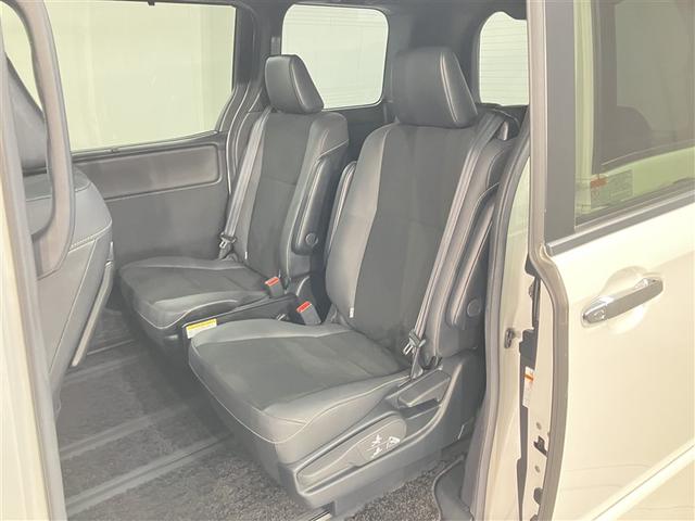 ノア ハイブリッドＳｉ　ダブルバイビーＩＩ　Ｂカメラ　横滑り防止装置　記録簿有　ＬＥＤ　地デジ　ドラレコ　ミュージックプレイヤー接続可　１オーナー　オートクルーズ　ＤＶＤ再生可　メモリナビ　エアバッグ　ＥＴＣ　ナビ＆ＴＶ　３列シート　ＡＢＳ（20枚目）