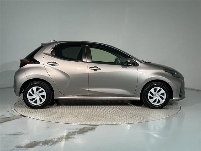 ヤリス X PCS スマートキーシステム 横滑り防止装置付き ワイヤレスキー バックガイドモニター 盗難防止 サイドエアバック エアコン Wエアバッグ パワーウインドウ ETC付き パワステ 運転席エアバッグ(3枚目)