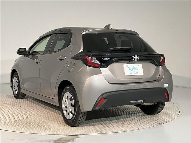 ヤリス X PCS スマートキーシステム 横滑り防止装置付き ワイヤレスキー バックガイドモニター 盗難防止 サイドエアバック エアコン Wエアバッグ パワーウインドウ ETC付き パワステ 運転席エアバッグ(4枚目)