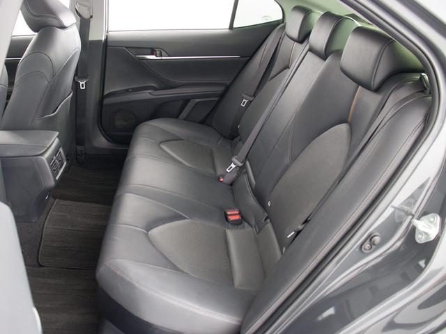 カムリ Ｇレザーパッケージ　（オートサロンカラードラバイドグレーＢＭＷ）（禁煙車）（パノラマムーンルーフ）（フルエアロカスタム）（メーカーオプションＳＤナビ）（セーフティセンスレーダークルーズ）（プリクラッシュＢＳＭ）（黒本革）（30枚目）