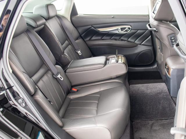 シーマ ハイブリッド　ＶＩＰ　Ｇ　（禁煙車）（サンルーフ）（リアエンターシステム）（ＢＯＳＥサウンド）（黒本革シート）（エアシート）（シートヒーター）（ＨＤＤワイドマルチナビ）（アラウンドビューモニター）（エマージェンシーブレーキ）（23枚目）
