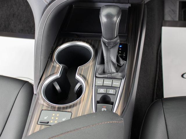 カムリ Gレザーパッケージ (禁煙車)(点検整備記録簿8枚)(メーカーオプションSDナビ)(新品スピンドル)(セーフティセンス)(レーダークルーズ)(プリクラッシュ)(BSM)(HUD)(クリアランスソナー)(シートヒーター)(35枚目)