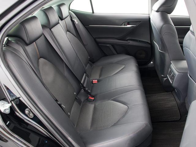 カムリ Ｇレザーパッケージ　（パノラマムーンルーフ）（新品スピンドル）（トヨタセーフティセンス）（プリクラッシュ）（レーダークルーズ）（ＬＤＡ）（メーカーオプションＳＤナビ）（ＬＥＤヘッドライト）（黒本革）（シートヒーター）（26枚目）