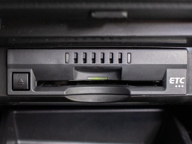 カムリ Ｇレザーパッケージ　（パノラマムーンルーフ）（新品スピンドル）（トヨタセーフティセンス）（プリクラッシュ）（レーダークルーズ）（ＬＤＡ）（メーカーオプションＳＤナビ）（ＬＥＤヘッドライト）（黒本革）（シートヒーター）（32枚目）