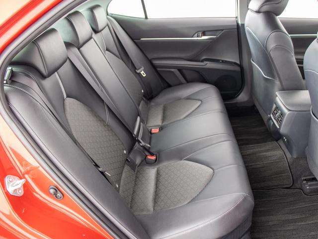 カムリ ＷＳレザーパッケージ　（禁煙）（セーフティセンス）（プリクラッシュ）（レーダークルーズ）（ＬＤＡ）（クリアランスソナー）（黒本革）（シートヒーター）（ＬＥＤヘッドライト）（メーカーオプションＳＤナビ）（Ｂｌｕｅｔｏｏｔｈ）（24枚目）