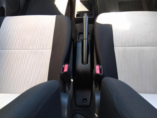 ミライース Ｌ　ＳＡＩＩＩ　禁煙車　カロッツェリアＳＤナビ　Ｂカメラ　Ｂｌｕｅｔｏｏｔｈ　スマートアシストＩＩＩ　キーレス　アイドリングストップ　フロアマット　ドアバイザー（8枚目）