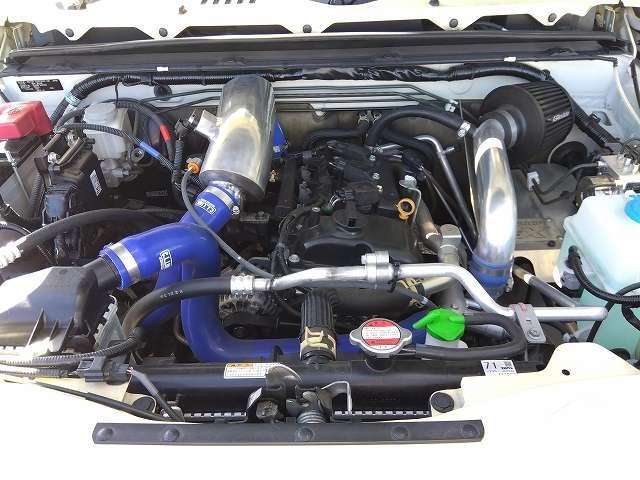 ジムニー ＸＣ　禁煙車　ジオランダーＡＴタイヤ　ＴＥＩＮ車高調　ＧＲｅｄｄｙエアクリ　フジツボマフラー　ストラーダナビ　Ｂカメラ　ＰＩＶＯＴサブコン　スロコン　フルセグＴＶ　ＶＡＬＥＮＴＩテール　シートヒーター（6枚目）