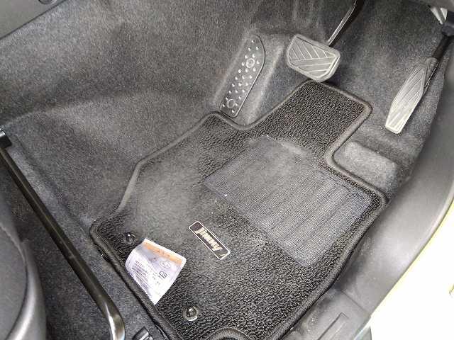 ジムニー ＸＣ　禁煙車　ジオランダーＡＴタイヤ　ＴＥＩＮ車高調　ＧＲｅｄｄｙエアクリ　フジツボマフラー　ストラーダナビ　Ｂカメラ　ＰＩＶＯＴサブコン　スロコン　フルセグＴＶ　ＶＡＬＥＮＴＩテール　シートヒーター（40枚目）