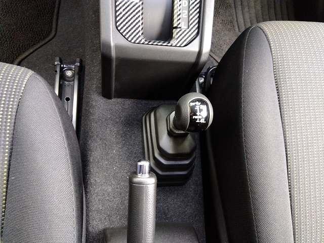 ジムニー ＸＣ　禁煙車　ジオランダーＡＴタイヤ　ＴＥＩＮ車高調　ＧＲｅｄｄｙエアクリ　フジツボマフラー　ストラーダナビ　Ｂカメラ　ＰＩＶＯＴサブコン　スロコン　フルセグＴＶ　ＶＡＬＥＮＴＩテール　シートヒーター（46枚目）