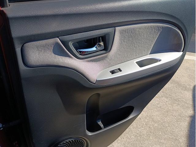 禁煙車　ケンウッドナビ　Ｂカメラ　フルセグＴＶ　Ｂｌｕｅｔｏｏｔｈ　ＤＶＤ再生　ＬＥＤヘッドライト　ＬＥＤフォグ　スマートキー　プッシュスタート　純正１５ＡＷ　ユピテル前後ドライブレコーダー　ＥＴＣ