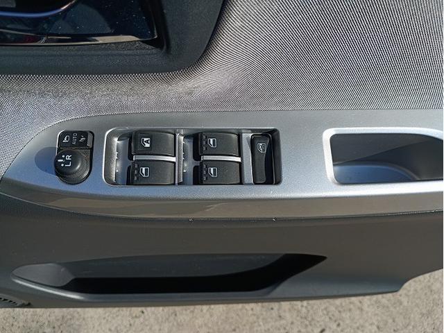 禁煙車　ケンウッドナビ　Ｂカメラ　フルセグＴＶ　Ｂｌｕｅｔｏｏｔｈ　ＤＶＤ再生　ＬＥＤヘッドライト　ＬＥＤフォグ　スマートキー　プッシュスタート　純正１５ＡＷ　ユピテル前後ドライブレコーダー　ＥＴＣ