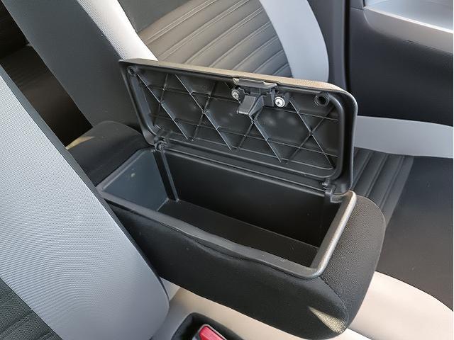 禁煙車　ケンウッドナビ　Ｂカメラ　フルセグＴＶ　Ｂｌｕｅｔｏｏｔｈ　ＤＶＤ再生　ＬＥＤヘッドライト　ＬＥＤフォグ　スマートキー　プッシュスタート　純正１５ＡＷ　ユピテル前後ドライブレコーダー　ＥＴＣ