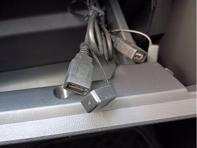 禁煙車　ケンウッドナビ　Ｂカメラ　フルセグＴＶ　Ｂｌｕｅｔｏｏｔｈ　ＤＶＤ再生　ＬＥＤヘッドライト　ＬＥＤフォグ　スマートキー　プッシュスタート　純正１５ＡＷ　ユピテル前後ドライブレコーダー　ＥＴＣ