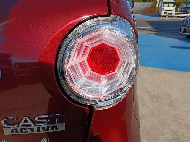 禁煙車　ケンウッドナビ　Ｂカメラ　フルセグＴＶ　Ｂｌｕｅｔｏｏｔｈ　ＤＶＤ再生　ＬＥＤヘッドライト　ＬＥＤフォグ　スマートキー　プッシュスタート　純正１５ＡＷ　ユピテル前後ドライブレコーダー　ＥＴＣ