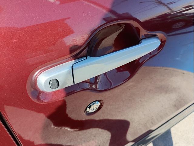 禁煙車　ケンウッドナビ　Ｂカメラ　フルセグＴＶ　Ｂｌｕｅｔｏｏｔｈ　ＤＶＤ再生　ＬＥＤヘッドライト　ＬＥＤフォグ　スマートキー　プッシュスタート　純正１５ＡＷ　ユピテル前後ドライブレコーダー　ＥＴＣ