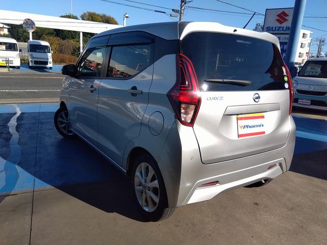 デイズ Ｘ　禁煙車　純正ナビ　アラウンドビューモニター　Ｂｌｕｅｔｏｏｔｈ　フルセグＴＶ　コーナーセンサー　インテリキー　プッシュスタート（13枚目）