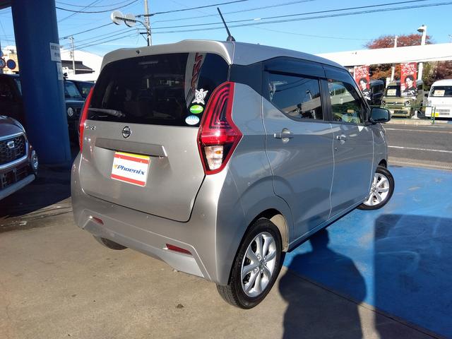 デイズ Ｘ　禁煙車　純正ナビ　アラウンドビューモニター　Ｂｌｕｅｔｏｏｔｈ　フルセグＴＶ　コーナーセンサー　インテリキー　プッシュスタート（20枚目）